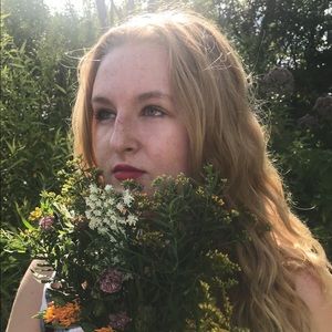 Meet your Posher, Caitlin